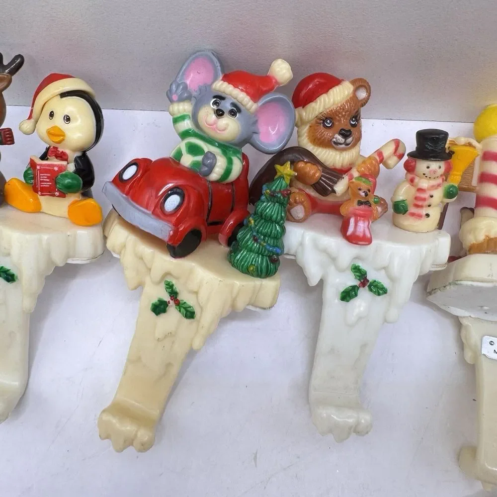 Four Plastic Resin Stocking‎ Hangers Vintage New Designs Inc Christmas Vintage
